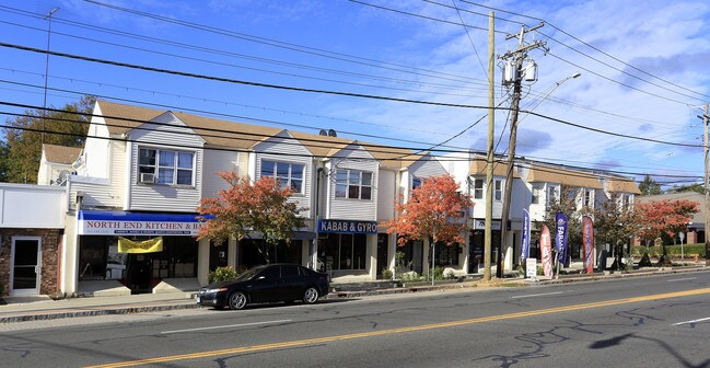 3921-3945 Main St in Bridgeport, CT - Foto de edificio - Building Photo
