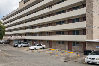 Embassy House in Honolulu, HI - Building Photo - Building Photo