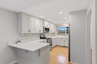 8500 SW Parkview Loop in Beaverton, OR - Foto de edificio - Building Photo