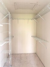 632 Waterford Dr in Edison, NJ - Building Photo - Building Photo