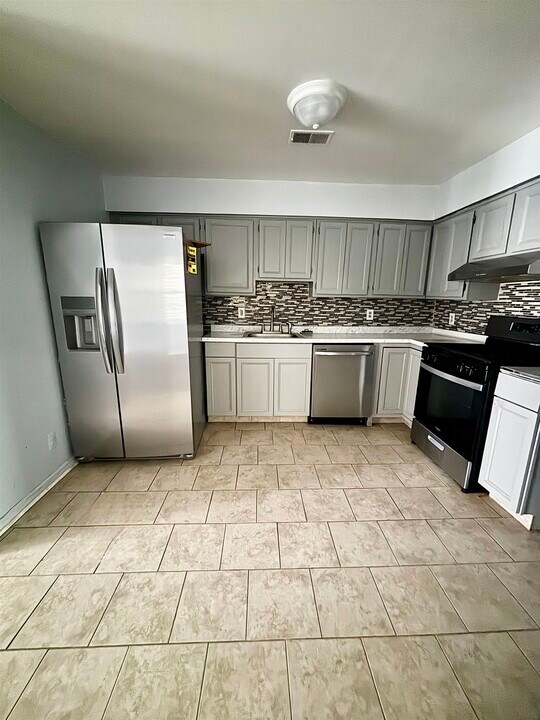316 St Pauls Ave in Jersey City, NJ - Building Photo