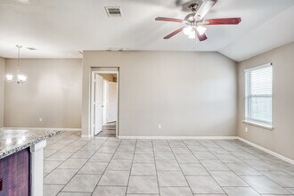 622 Harvest Bluff Dr, Unit T0107 in Rosharon, TX - Foto de edificio - Building Photo