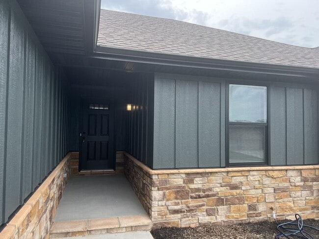 665 S Pinewood Ln in Nixa, MO - Building Photo - Building Photo
