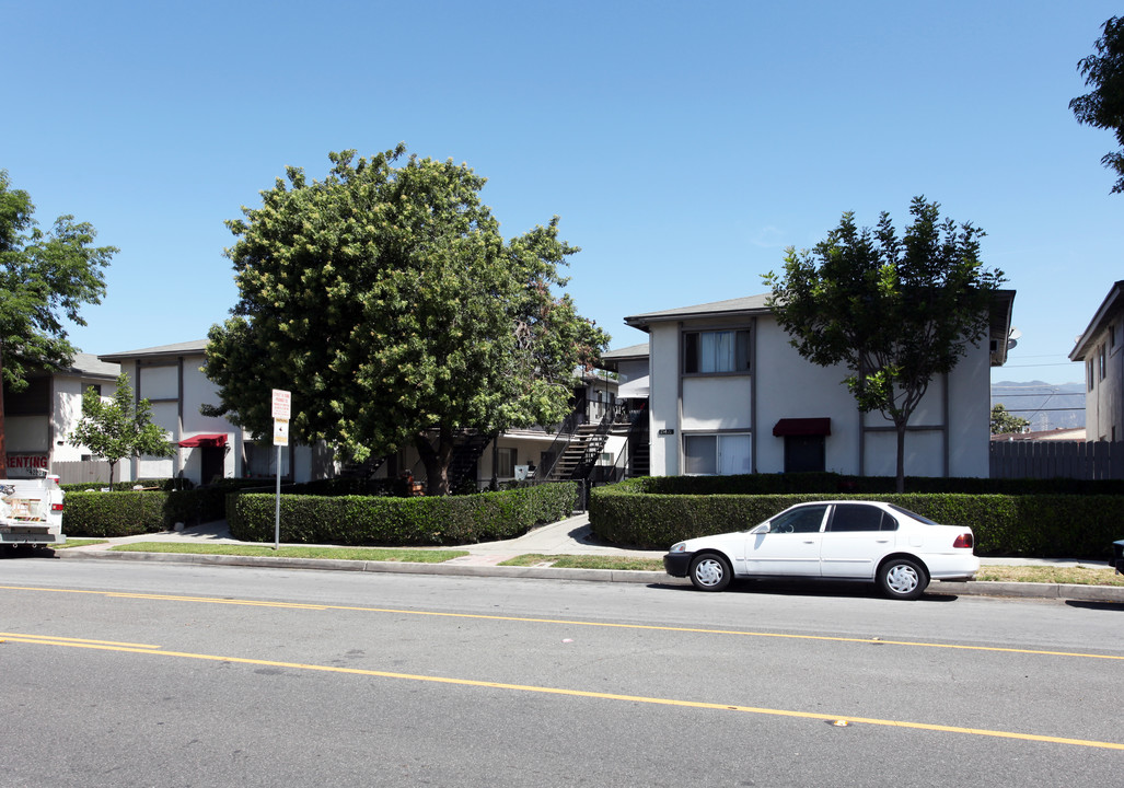 Olive Street Apartments in Baldwin Park, CA - Foto de edificio