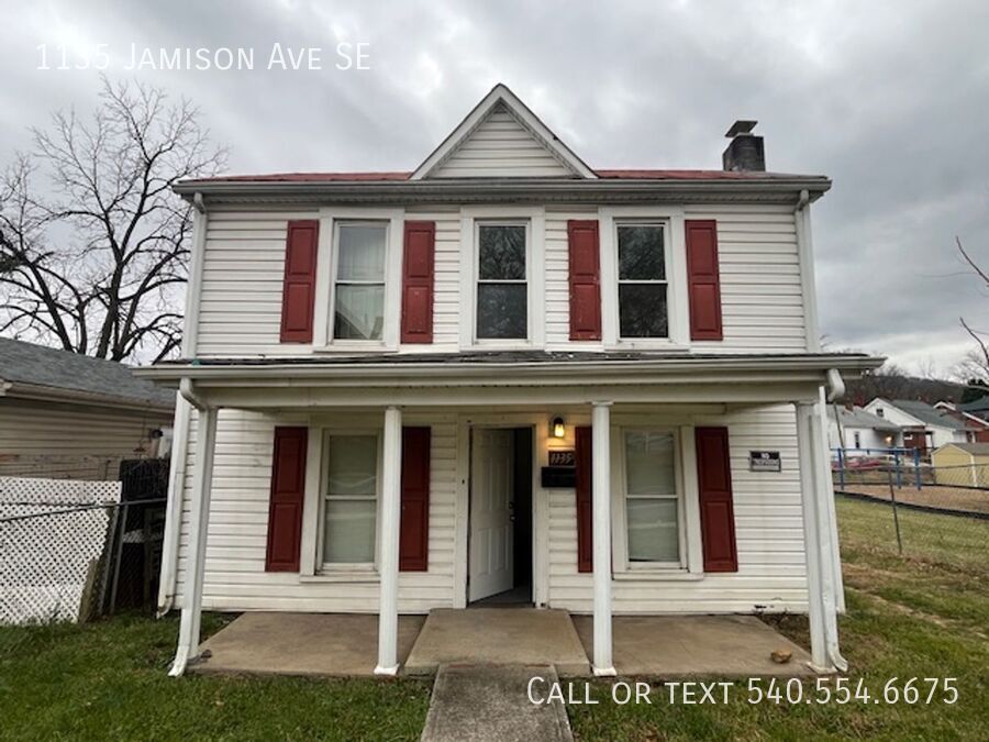 1135 Jamison Ave SE in Roanoke, VA - Building Photo