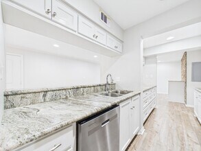 5333 Richmond Ave. in Houston, TX - Building Photo - Building Photo