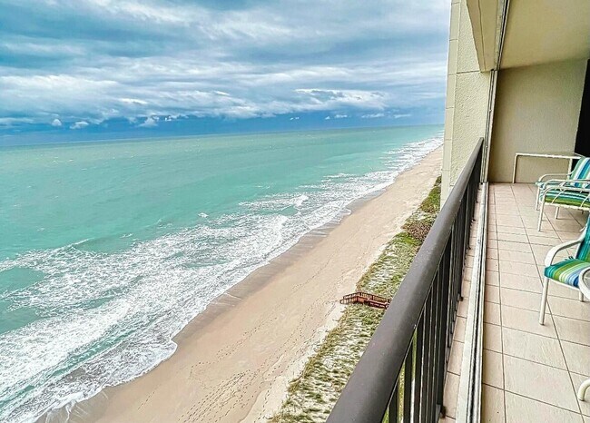 8750 S Ocean Dr in Jensen Beach, FL - Building Photo - Building Photo