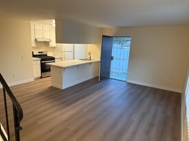 8266-8266 Linden Rd in Lakeside, CA - Building Photo