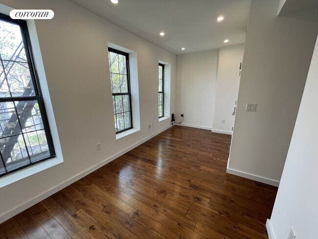 477 Putnam Ave in Brooklyn, NY - Foto de edificio - Building Photo