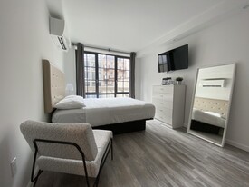 433 W 53rd St in New York, NY - Building Photo