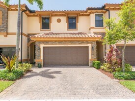 12320 S Village Cir in Davie, FL - Building Photo