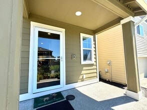 1126 Swan Loop in Dupont, WA - Building Photo - Building Photo