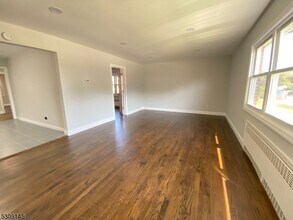 905 Sanford Ave in Irvington, NJ - Building Photo - Building Photo