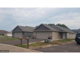 1739 Aspen Ct in New Richmond, WI - Building Photo