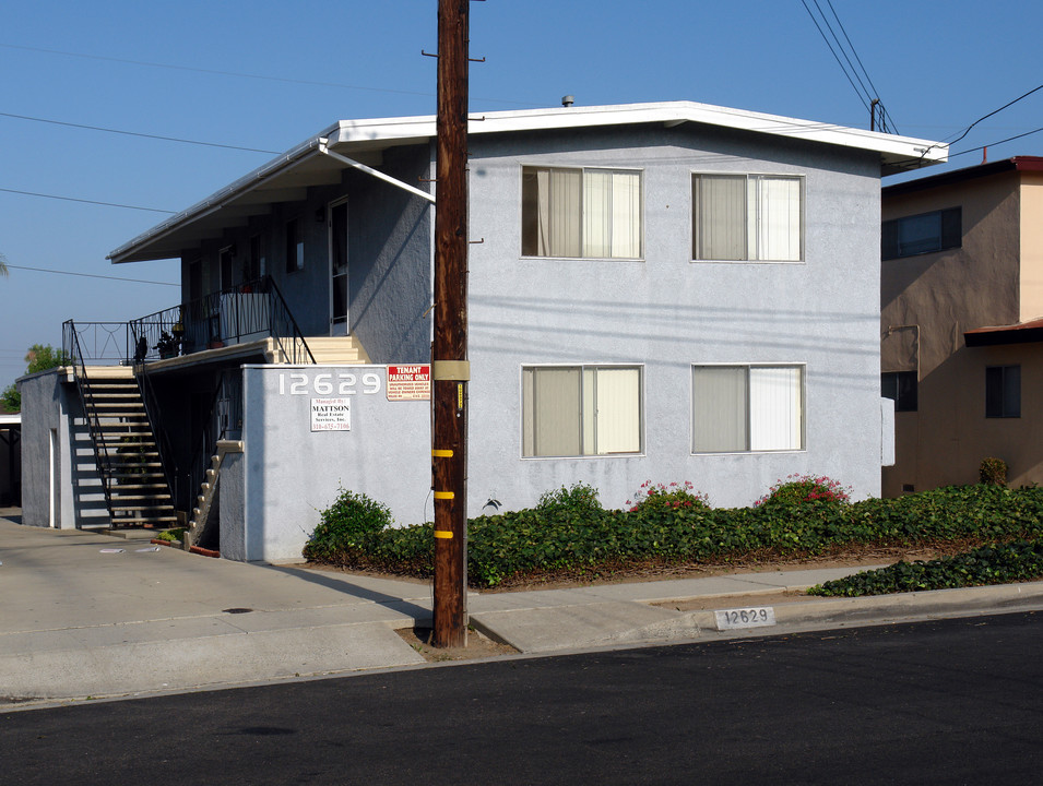 12629 Truro Ave in Hawthorne, CA - Building Photo