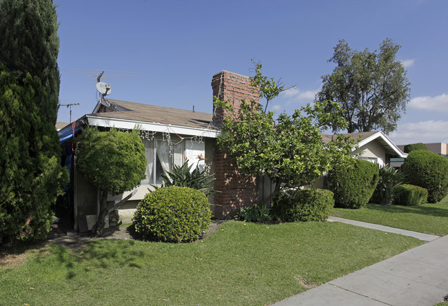 3203 W Cabot Dr in Anaheim, CA - Foto de edificio - Building Photo