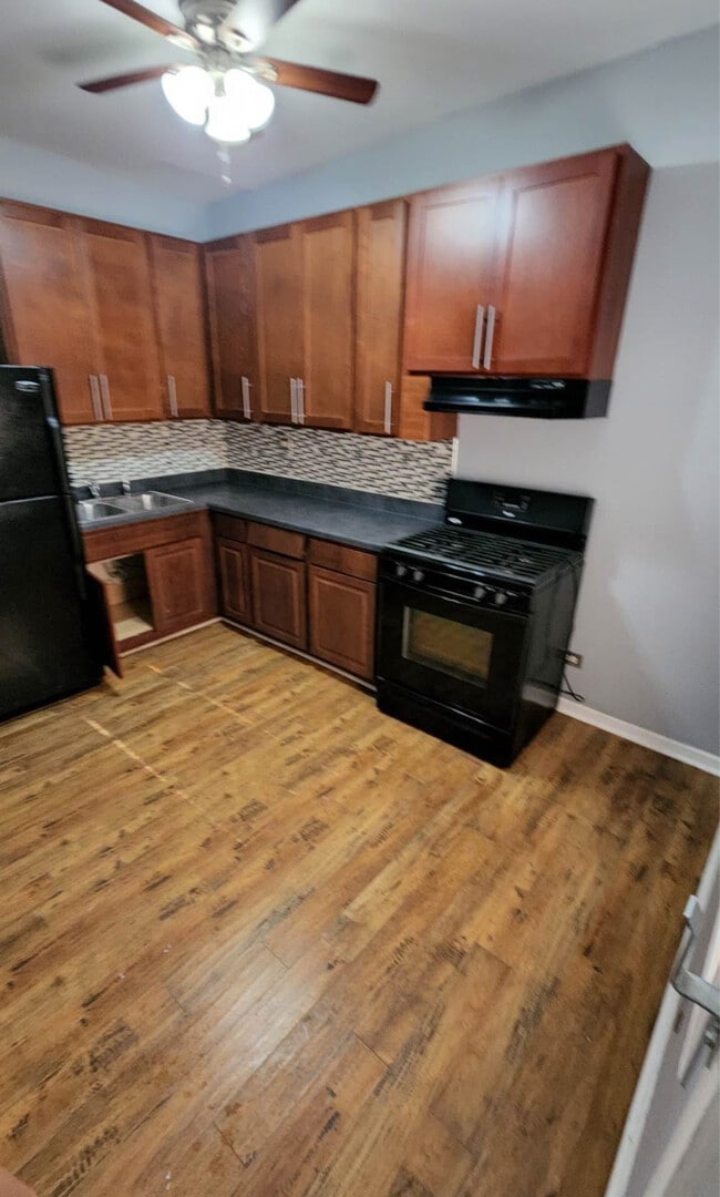 8134 S Muskegon Ave in Chicago, IL - Building Photo - Building Photo