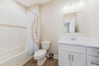 208 Centre Sarcelle Blvd in Youngsville, LA - Foto de edificio - Building Photo