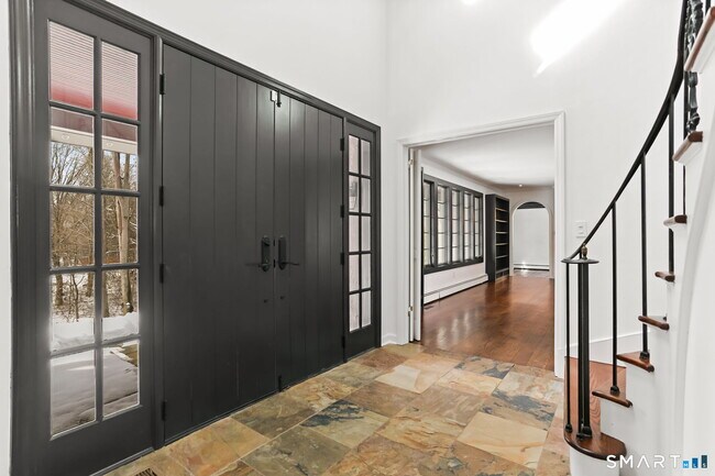 11 Partrick Ln in Westport, CT - Building Photo - Building Photo