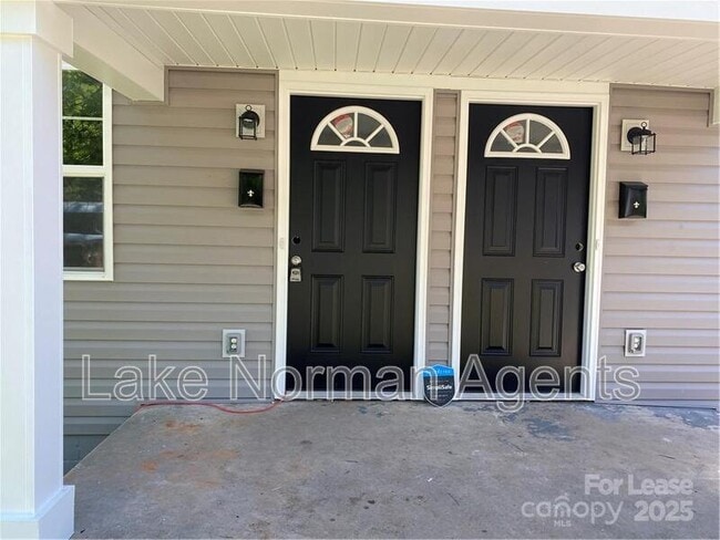 728 E Pine St in Lincolnton, NC - Building Photo - Building Photo