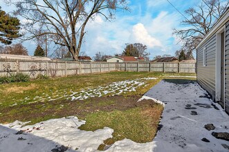 7407 Saturn St in Loves Park, IL - Foto de edificio - Building Photo