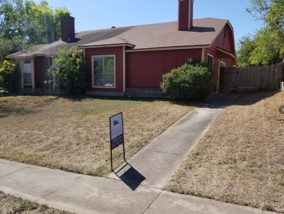 16337 Edgemere Dr in Pflugerville, TX - Building Photo