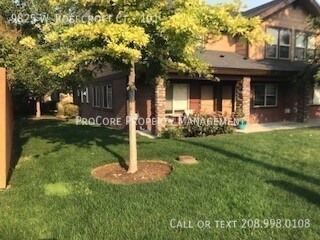 9825 W Rosecroft Ct, Unit 101 in Boise, ID - Building Photo - Building Photo