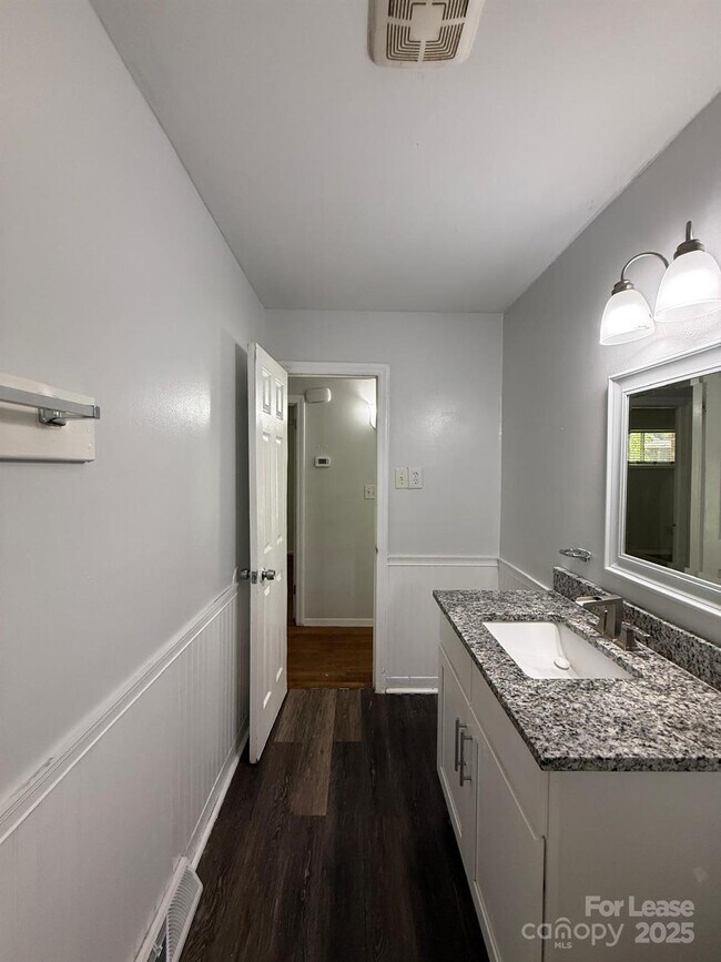 617 Camrose Dr in Charlotte, NC - Building Photo - Building Photo