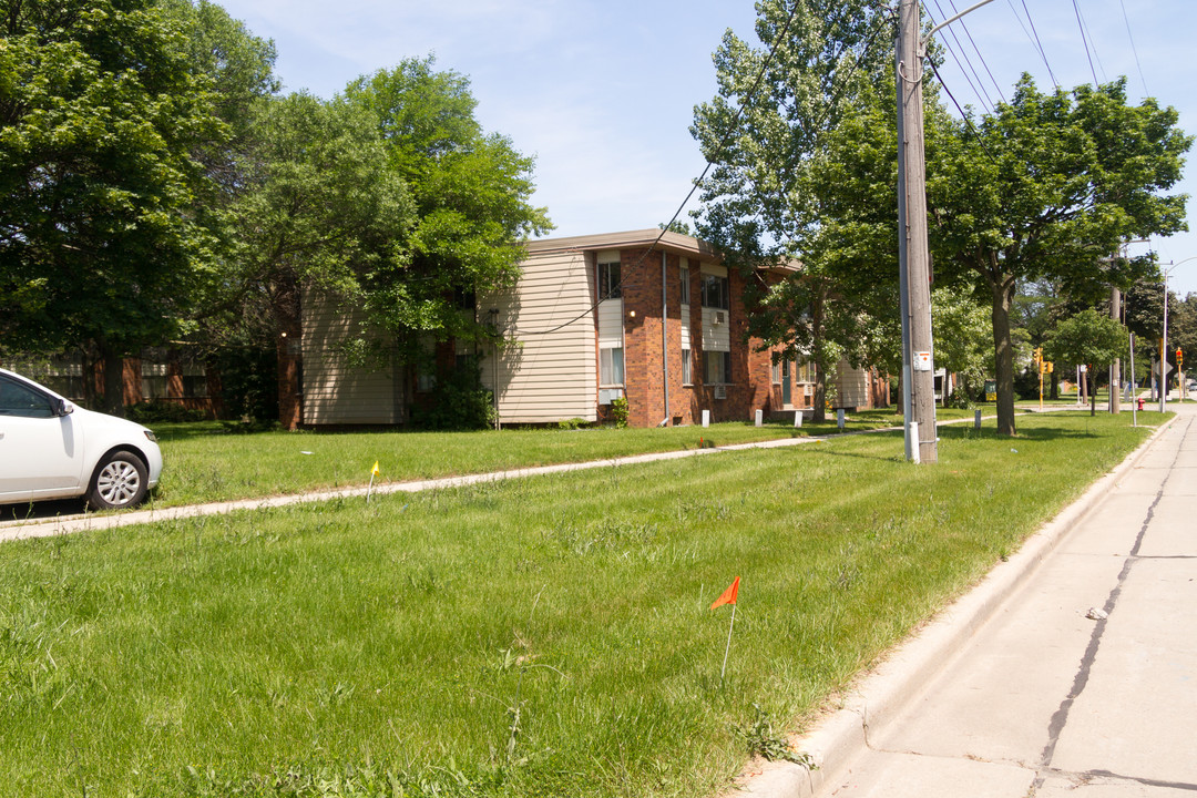 Good Tree Apartments in Milwaukee, WI - Building Photo