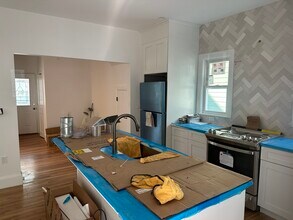 55 Lowell St, Unit 1 in Somerville, MA - Building Photo - Building Photo