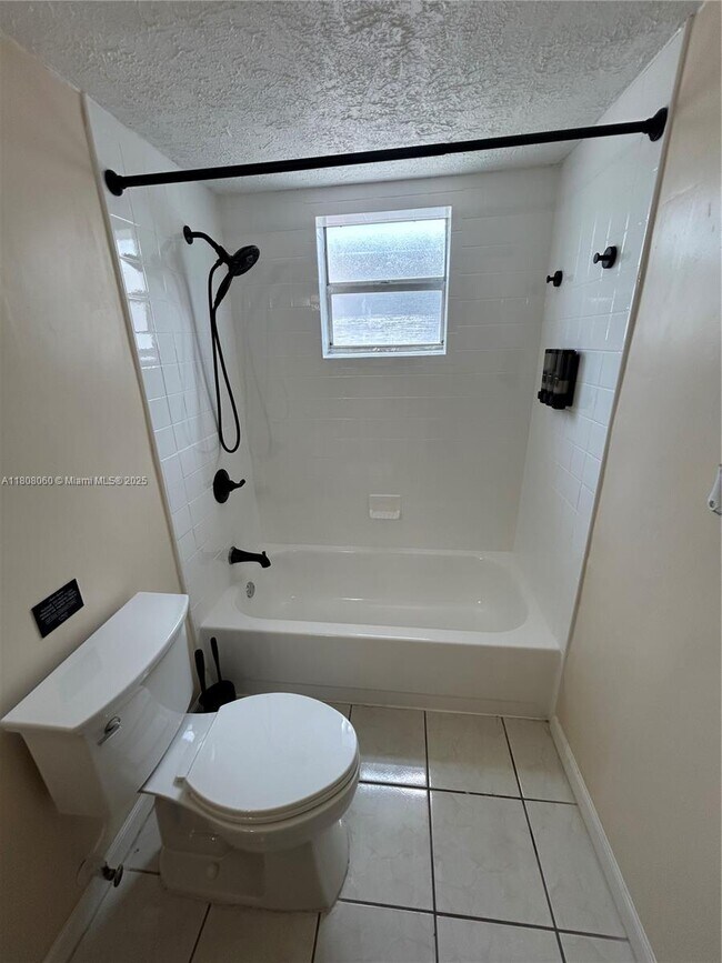 7221 Harbour Blvd in Miramar, FL - Building Photo - Building Photo