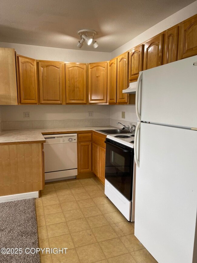 3400 Eureka St in Anchorage, AK - Building Photo - Building Photo