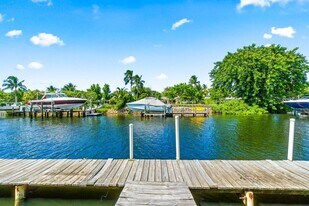 751 Hummingbird Way in North Palm Beach, FL - Building Photo