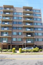 1512 S Arlington Ridge Rd, Unit 702 in Arlington, VA - Building Photo - Building Photo
