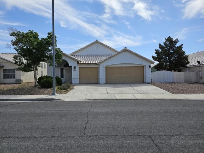 property at 5820 N Ivy Trellis St