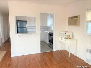 77 Kentucky St-Unit -Upper in Long Beach, NY - Foto de edificio - Building Photo