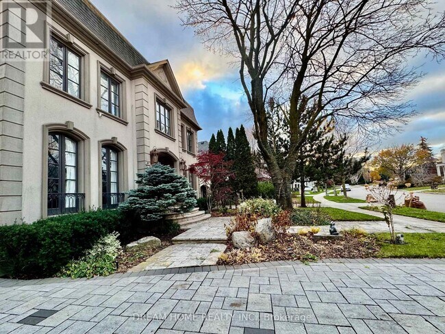 113 Yorkminster Rd in Toronto, ON - Building Photo - Building Photo