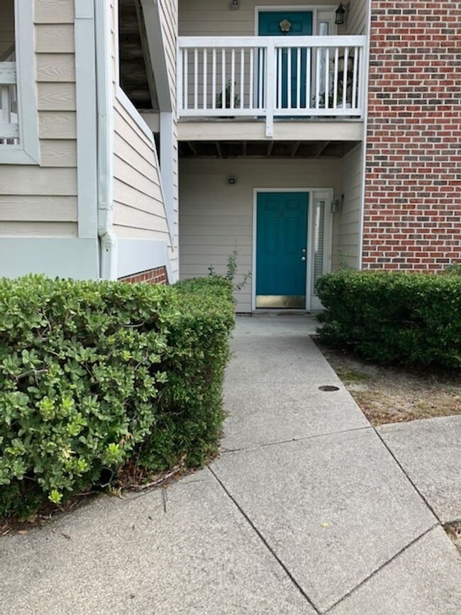 property at 906 Litchfield Way