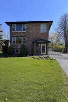 7819 Garden Ln in Justice, IL - Building Photo