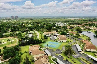 8445 Charter Club Cir, Unit 11 in Ft. Myers, FL - Foto de edificio - Building Photo