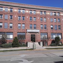 Swing's Leisure Apartments in Galesburg, IL - Foto de edificio - Building Photo