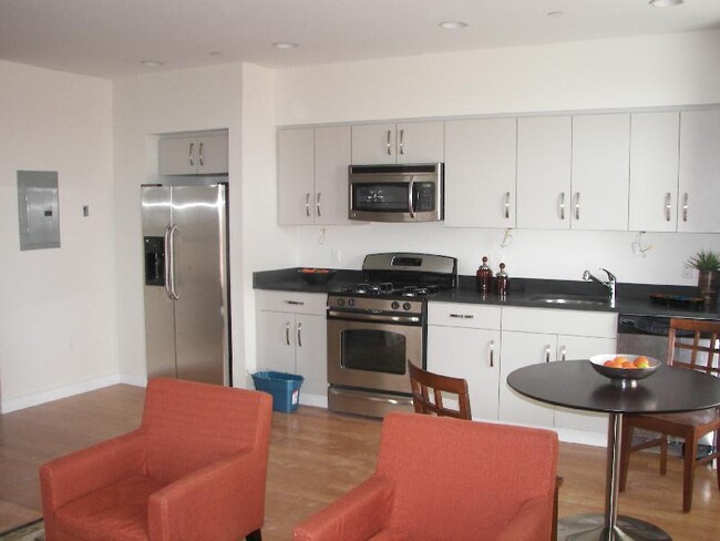 650 Albany St in Boston, MA - Building Photo - Building Photo