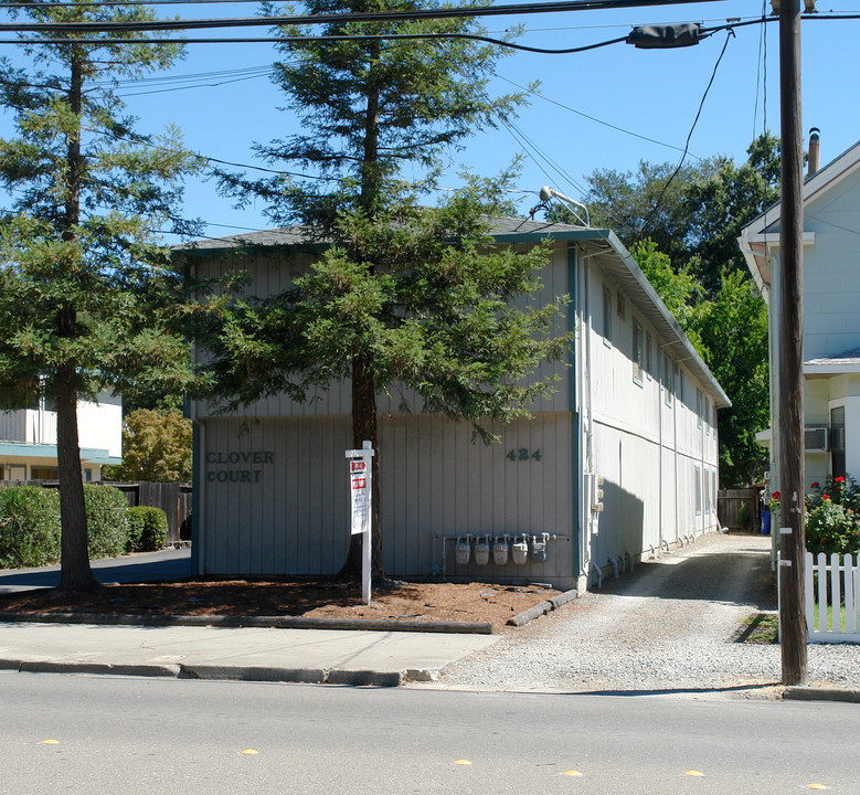 Clover Court in Cloverdale, CA - Building Photo