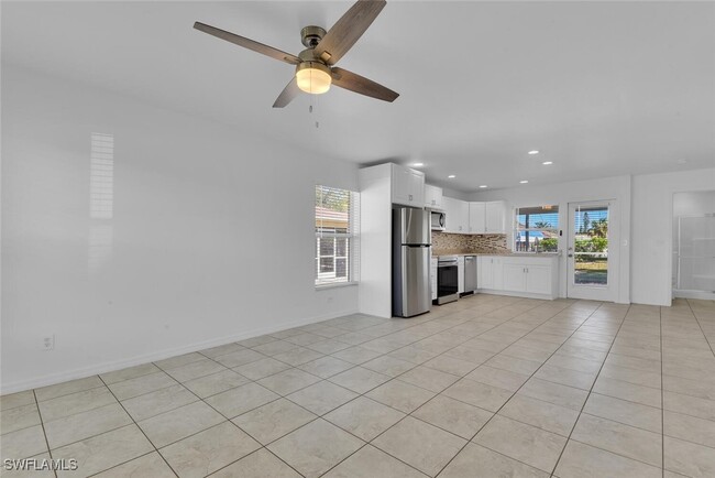 2414 55th Terrace SW in Naples, FL - Foto de edificio - Building Photo