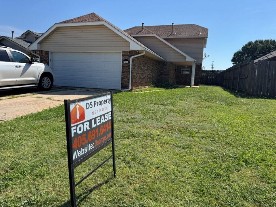 3816 Winds W Ct in Oklahoma City, OK - Building Photo