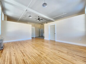 21 Jefferson St, Unit 1 in Old Town, ME - Foto de edificio - Building Photo