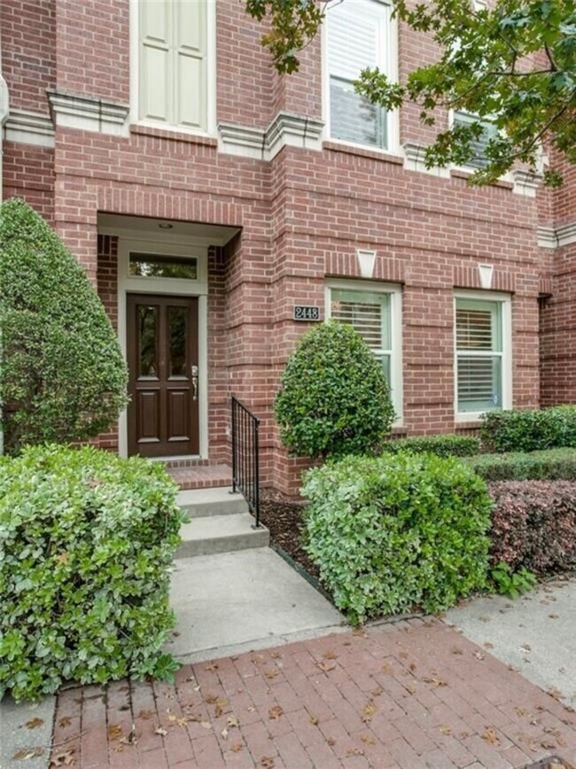 2448 Worthington St in Dallas, TX - Foto de edificio - Building Photo