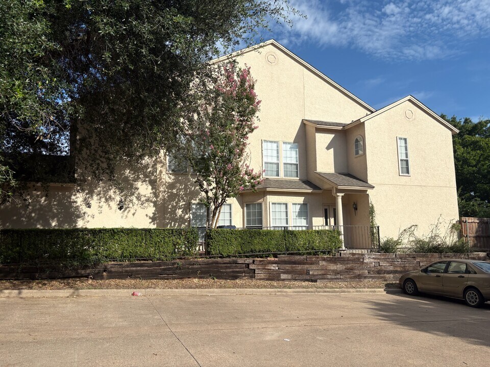 7 Country Club Pl in Waxahachie, TX - Foto de edificio