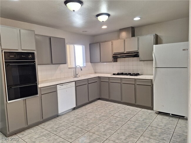 4311 E El Esteban Way in Las Vegas, NV - Building Photo - Building Photo