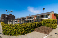 Aviation in Inglewood, CA - Foto de edificio - Building Photo